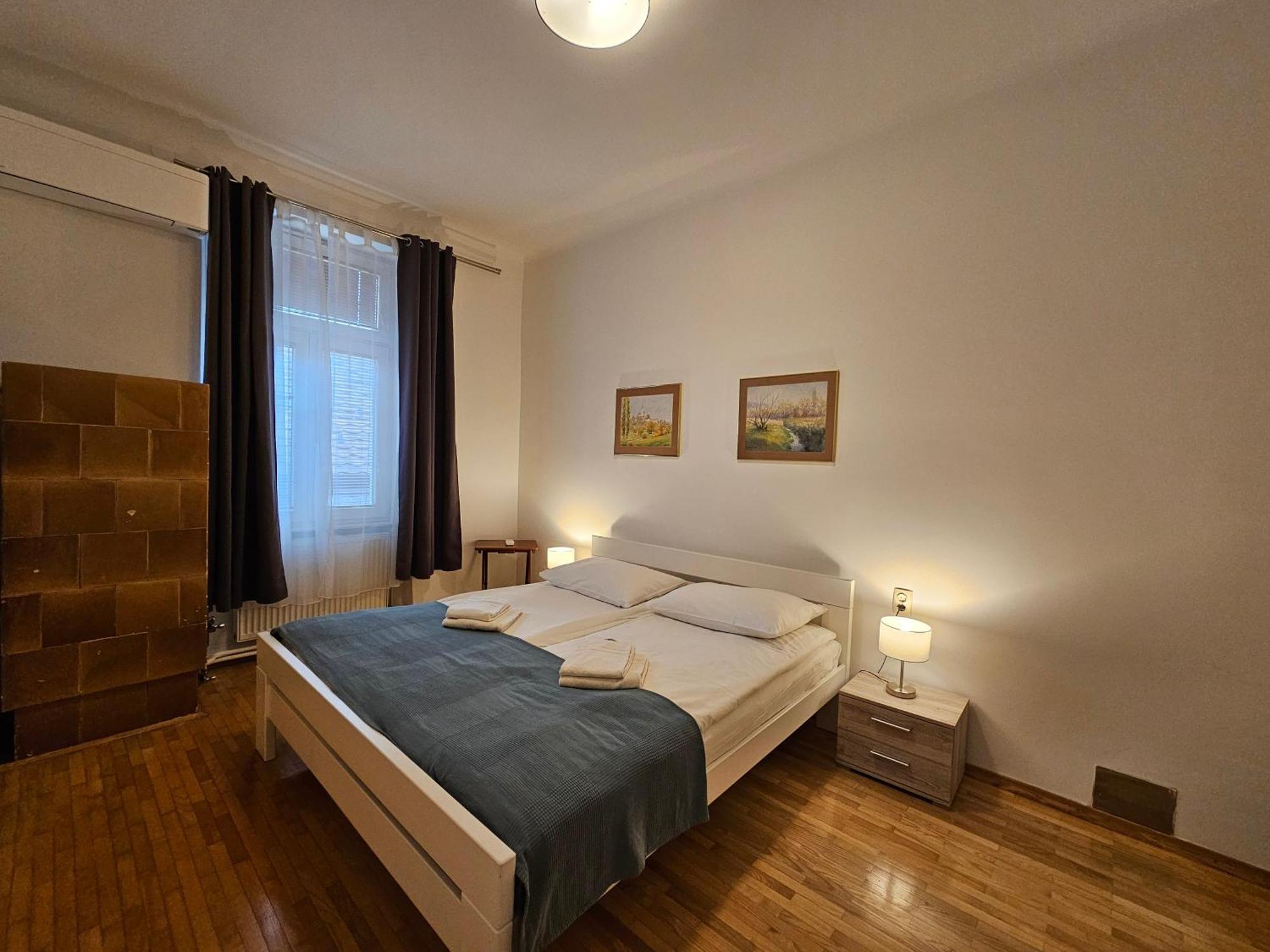 Charming Laura Tour As By Town Hall Apartament *