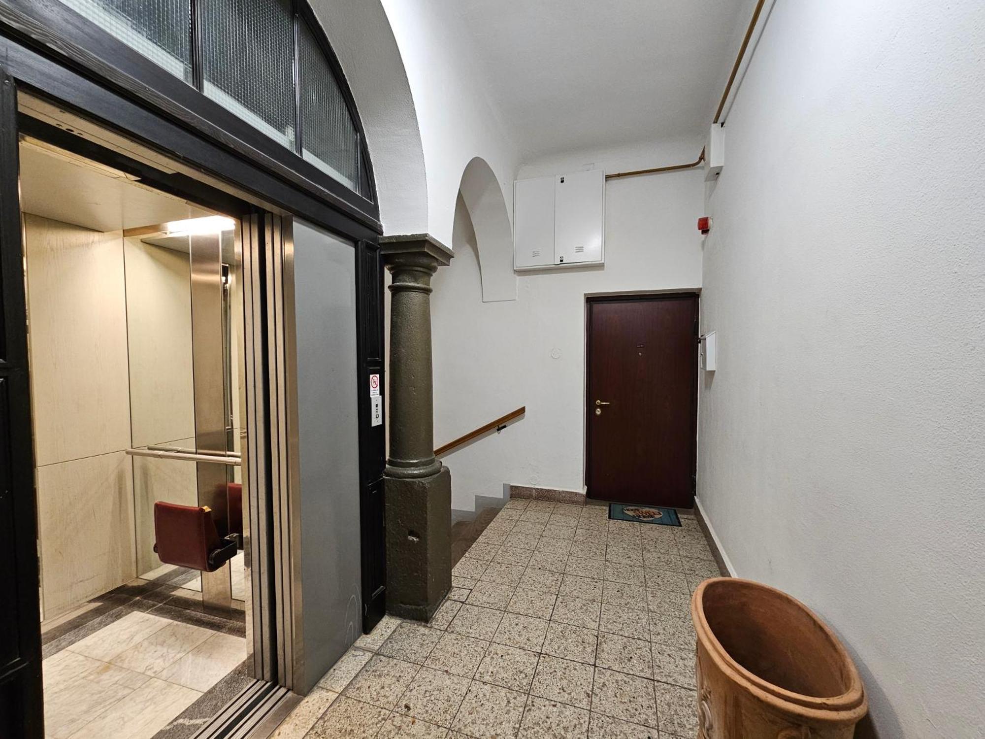 Apartament Charming Laura Tour As By Town Hall *