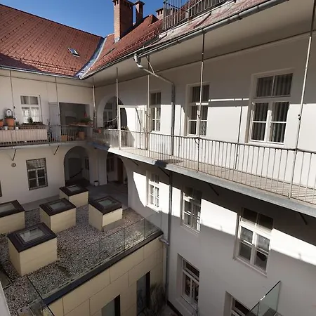Charming Apartment Laura Tour As Ljubljana By Town Hall Exterior photo